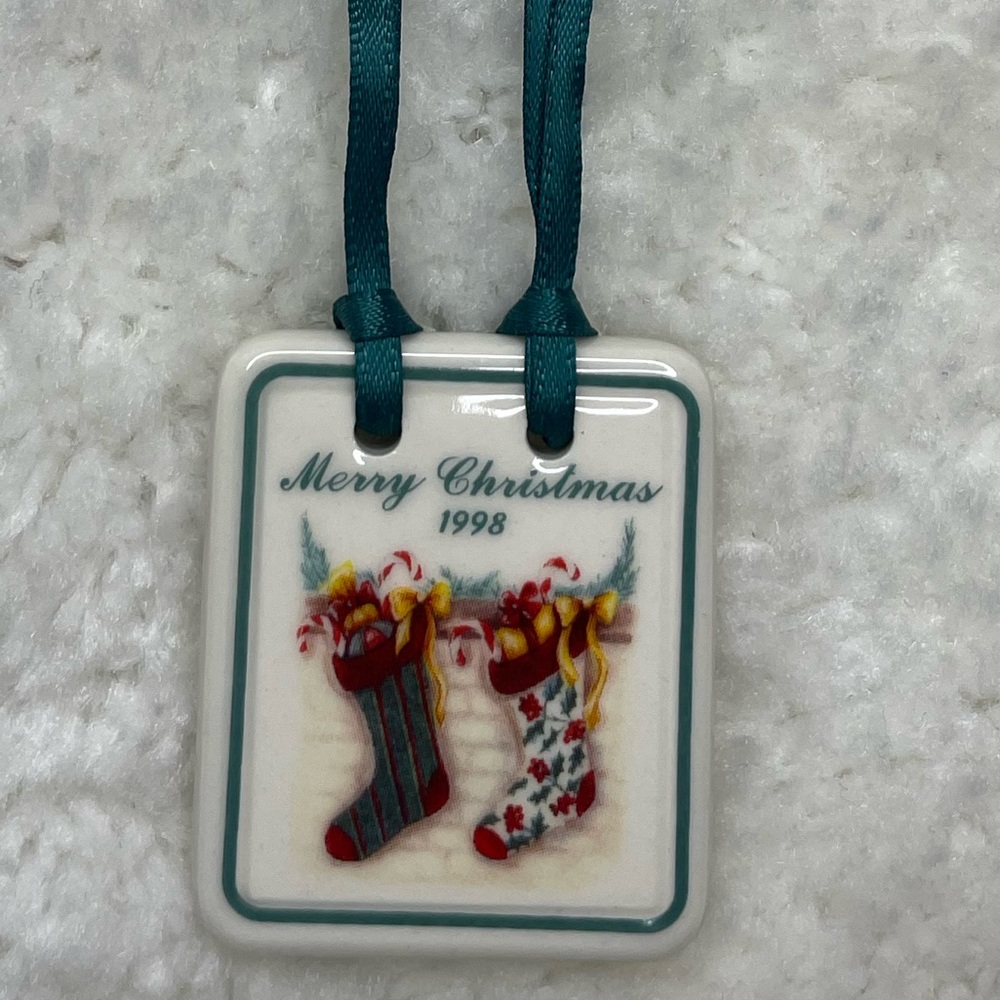 Longaberger 1998 Merry Christmas Tie-On